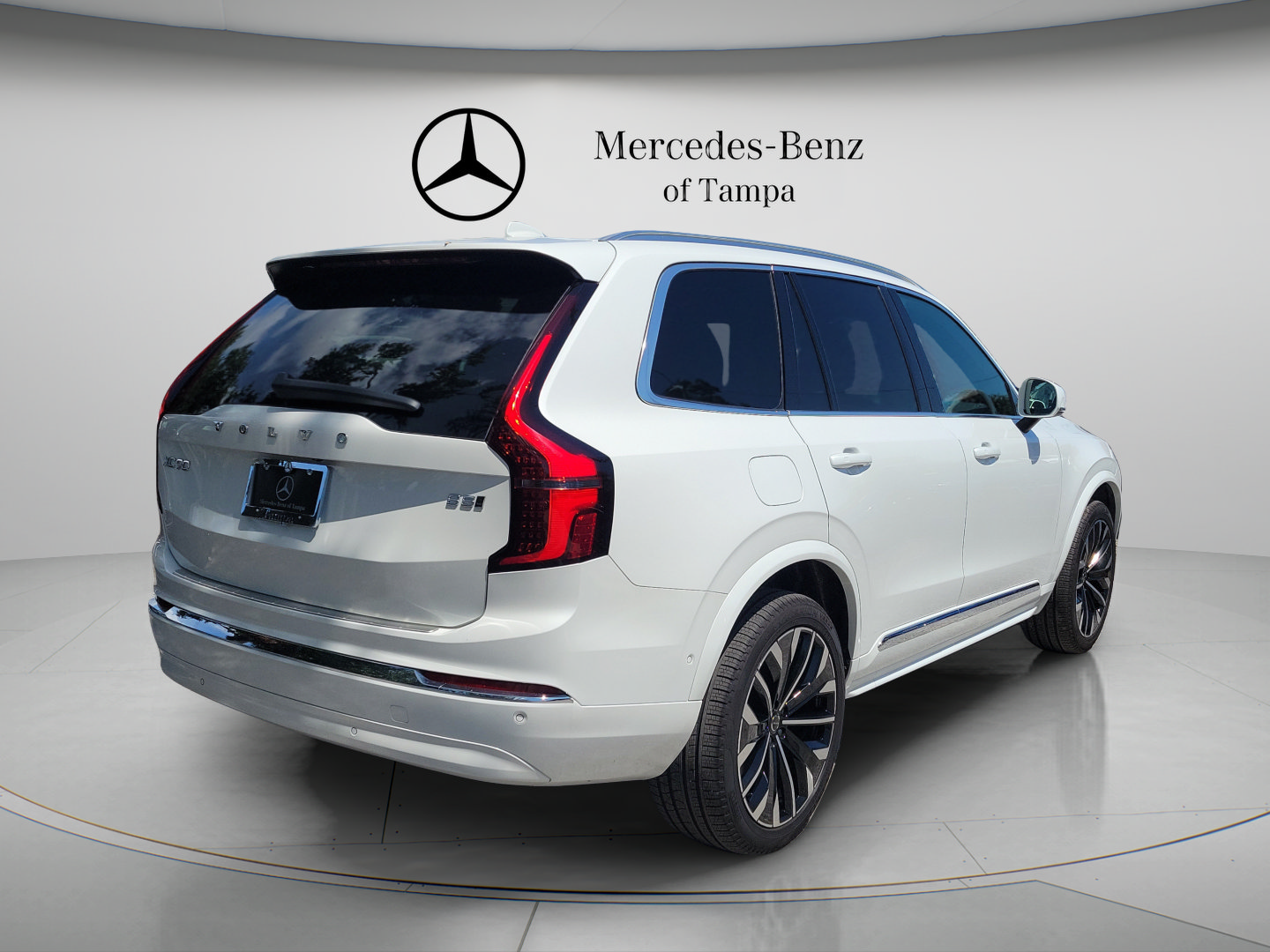 Used 2026 Volvo XC90 B5 Plus w/ Protection Package Premier AWD/4WD image 3