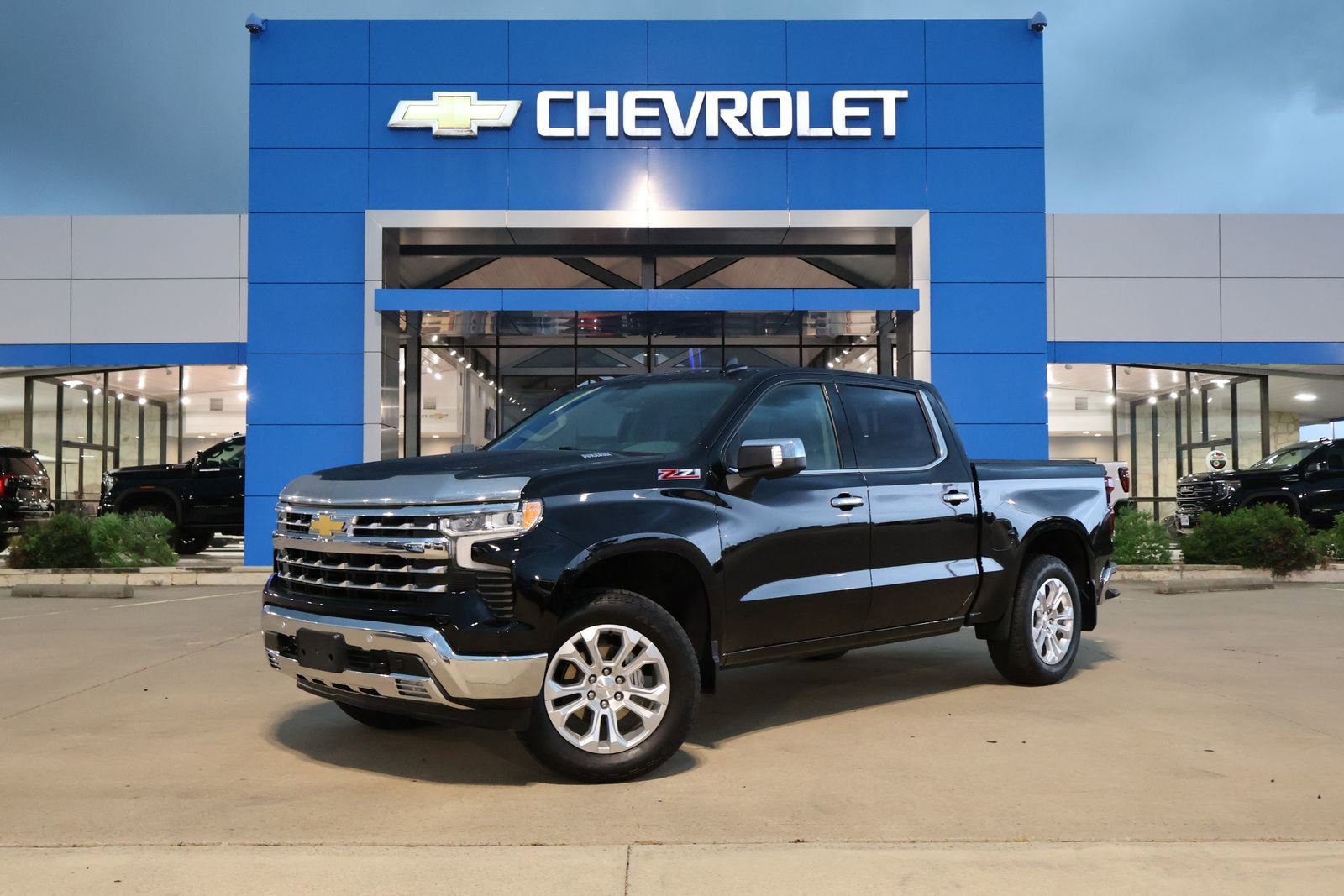 Used 2023 Chevrolet Silverado 1500 LTZ w/ LTZ Premium Package AWD/4WD image 1