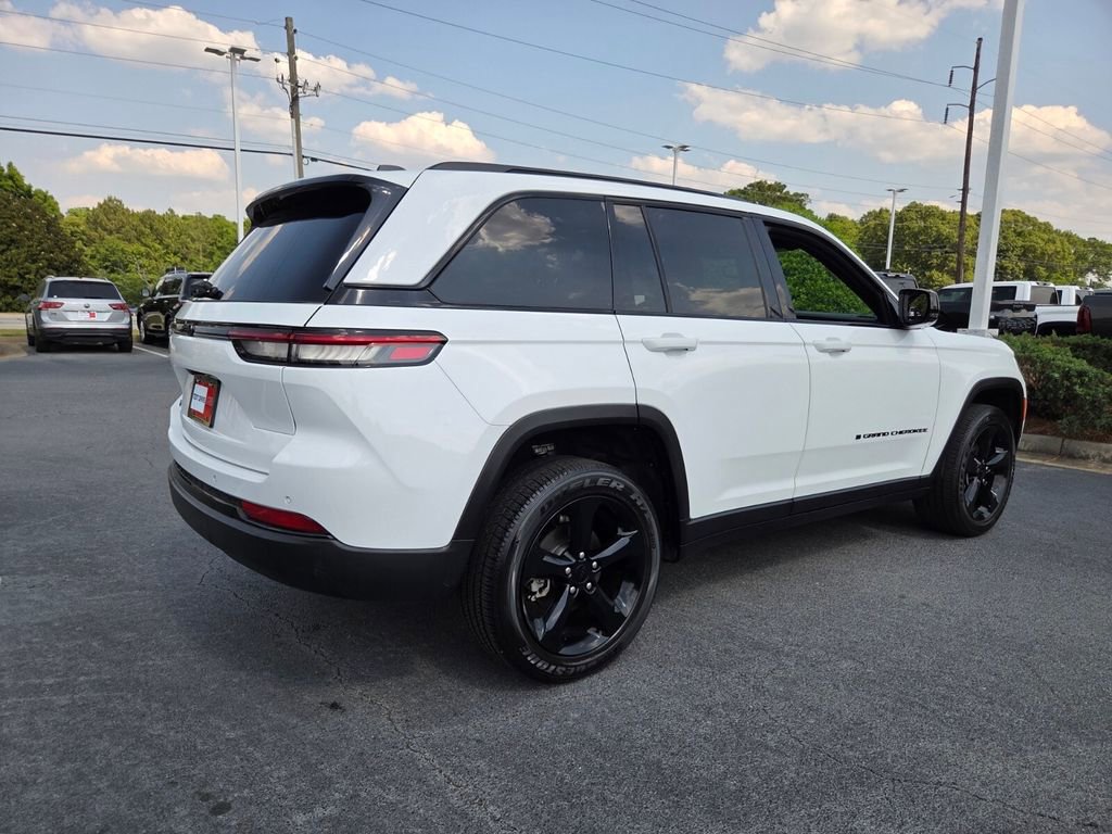 Used 2023 Jeep Grand Cherokee Altitude AWD/4WD image 12