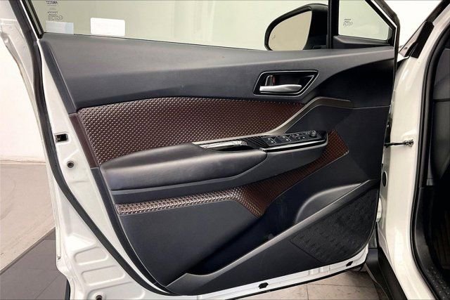 Used 2019 Toyota C-HR Limited image 26