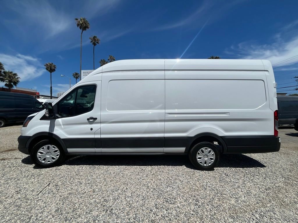 Used 2022 Ford E-Transit 148 High Roof Extended image 11