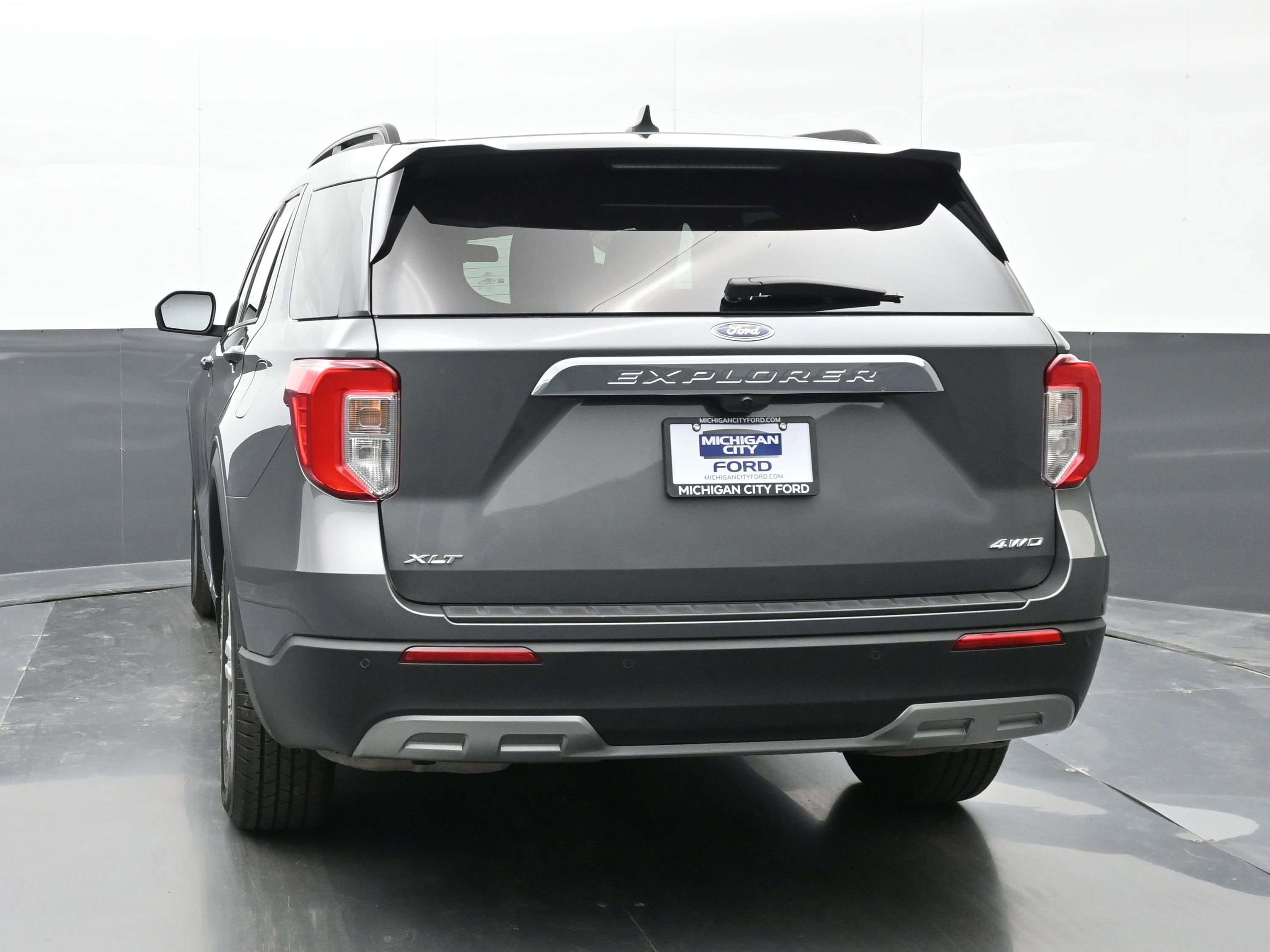 Used 2023 Ford Explorer XLT w/ Equipment Group 202A AWD/4WD image 2