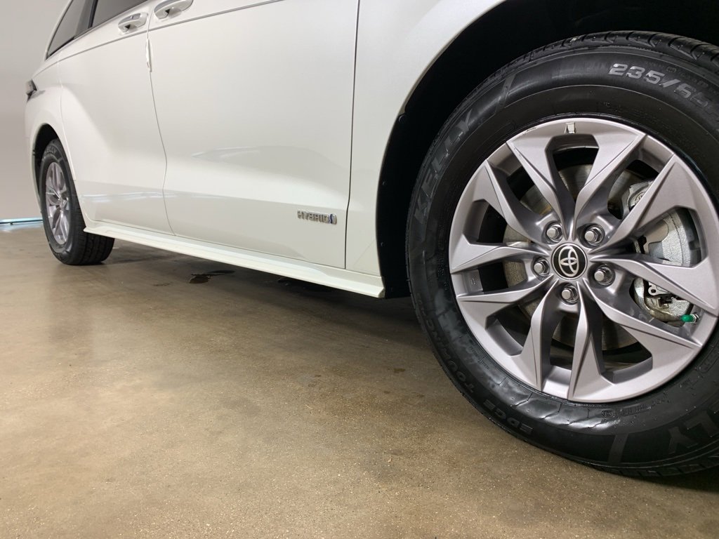 Used 2021 Toyota Sienna XLE w/ XLE Plus Package image 6