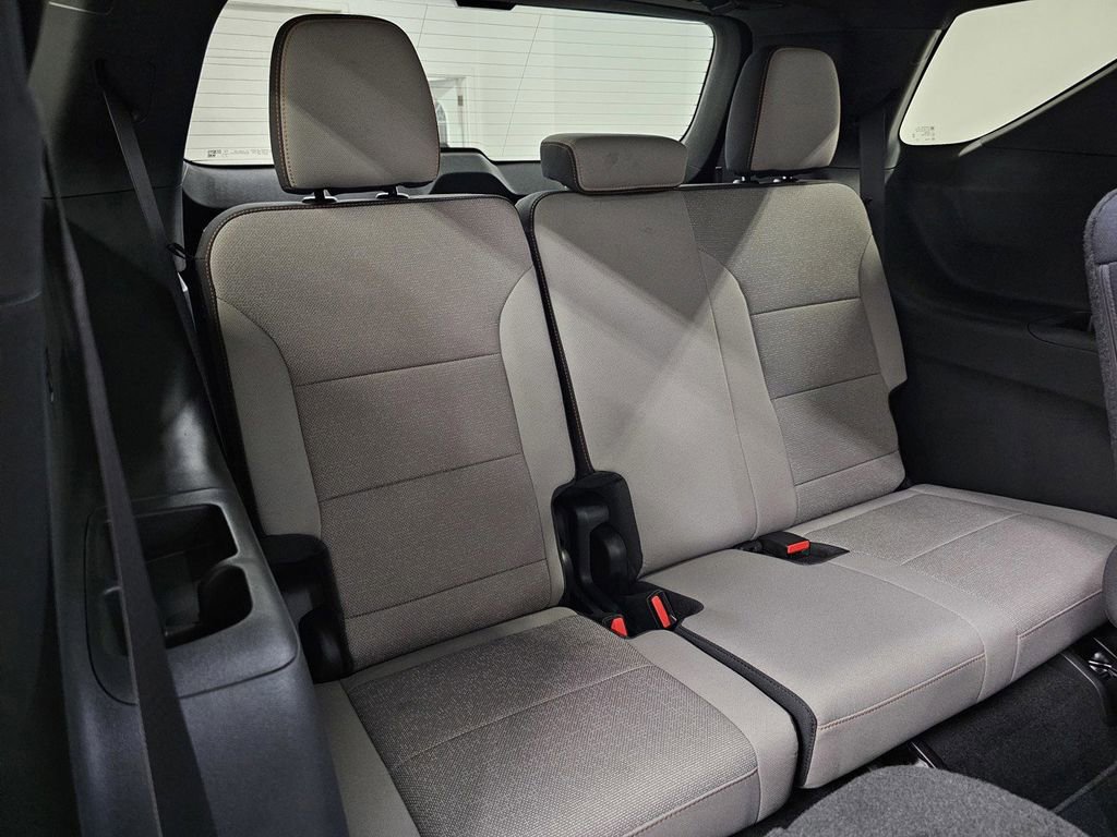 Used 2026 Chevrolet Traverse LT w/ Driver Confidence Package image 25