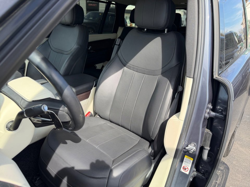 Used 2024 Land Rover Range Rover Long Wheelbase SE image 30