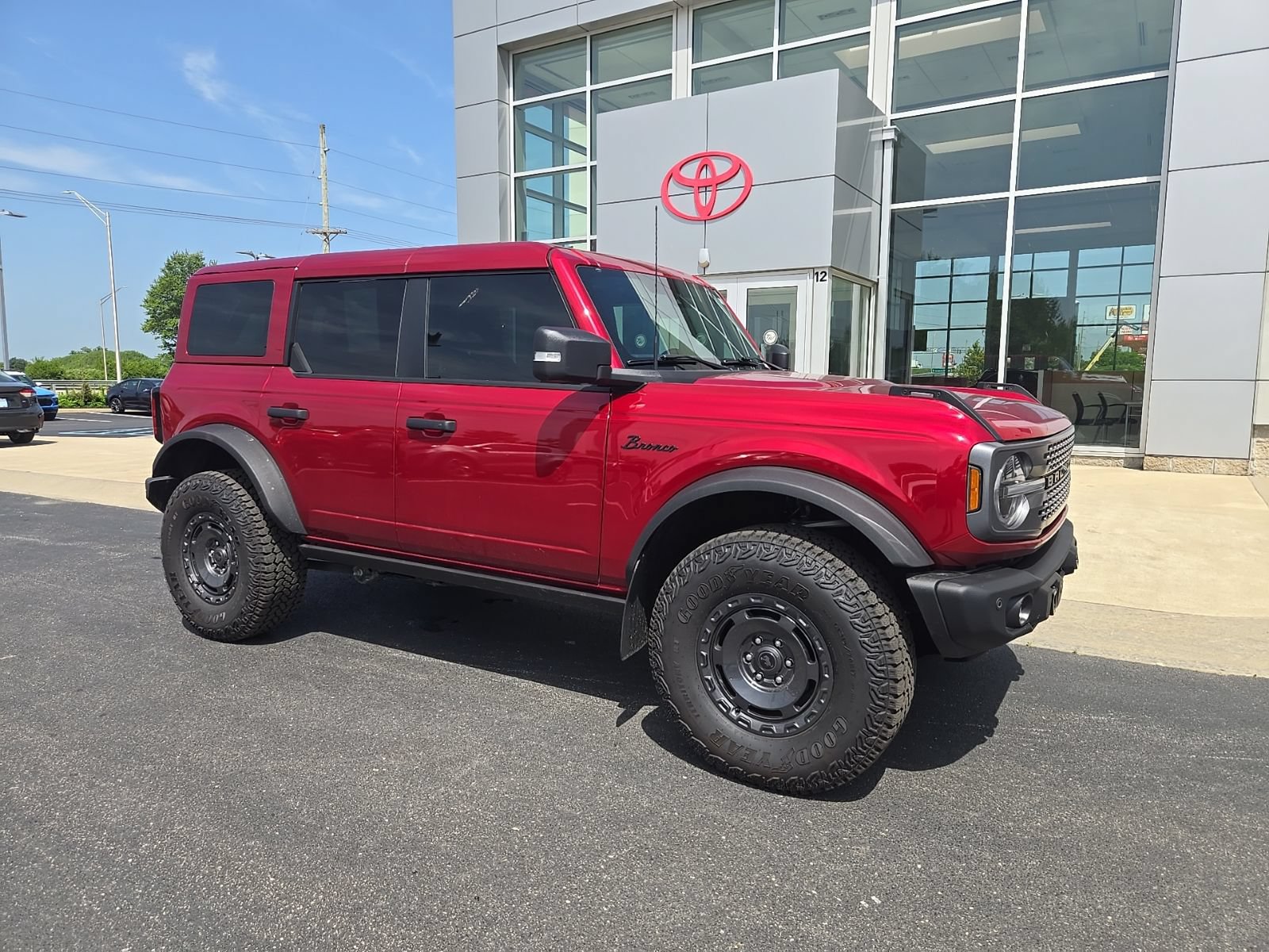 Used 2025 Ford Bronco Badlands AWD/4WD image 2