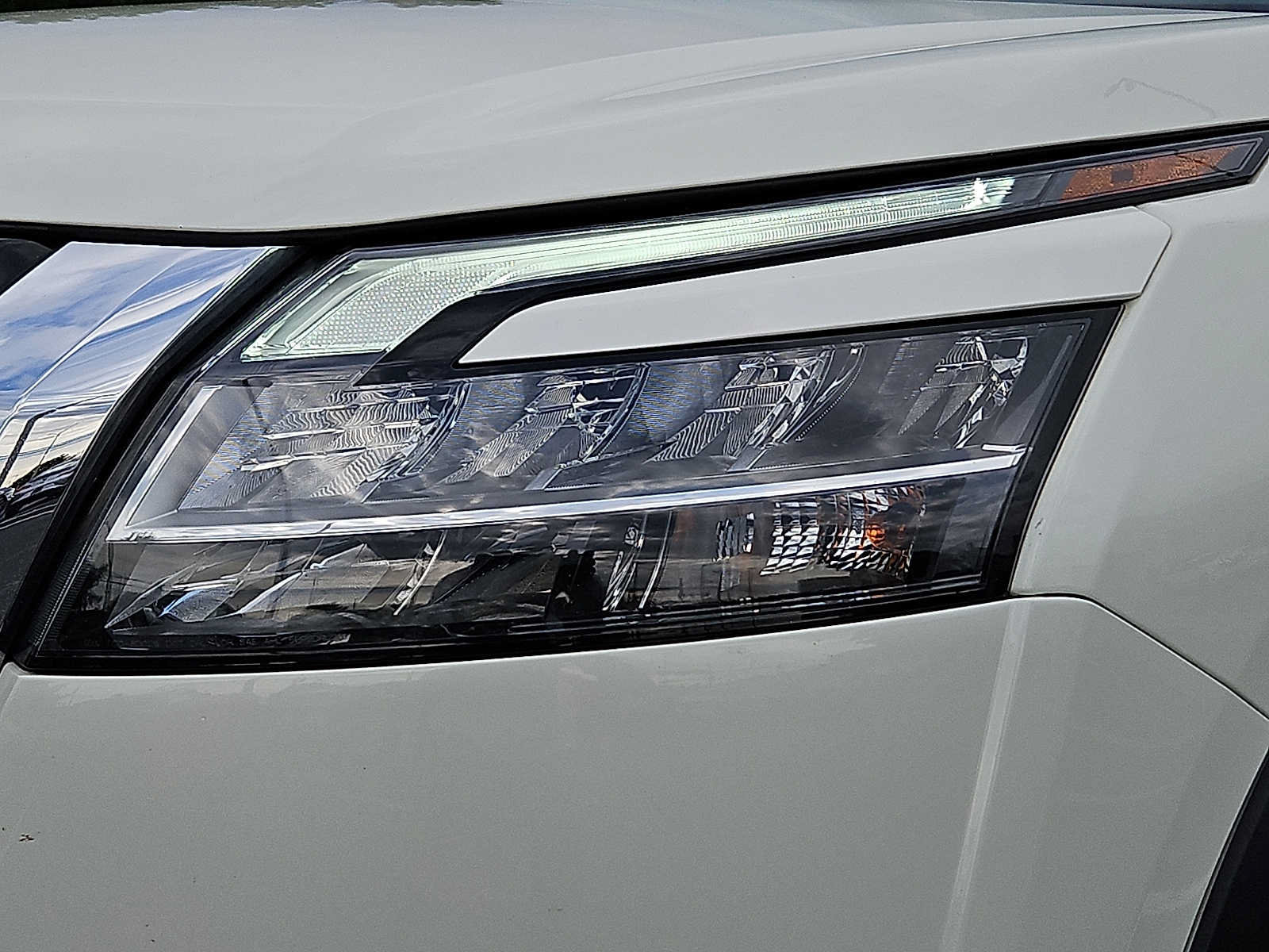 Used 2022 Nissan Pathfinder SL w/ SL Premium Package FWD image 9