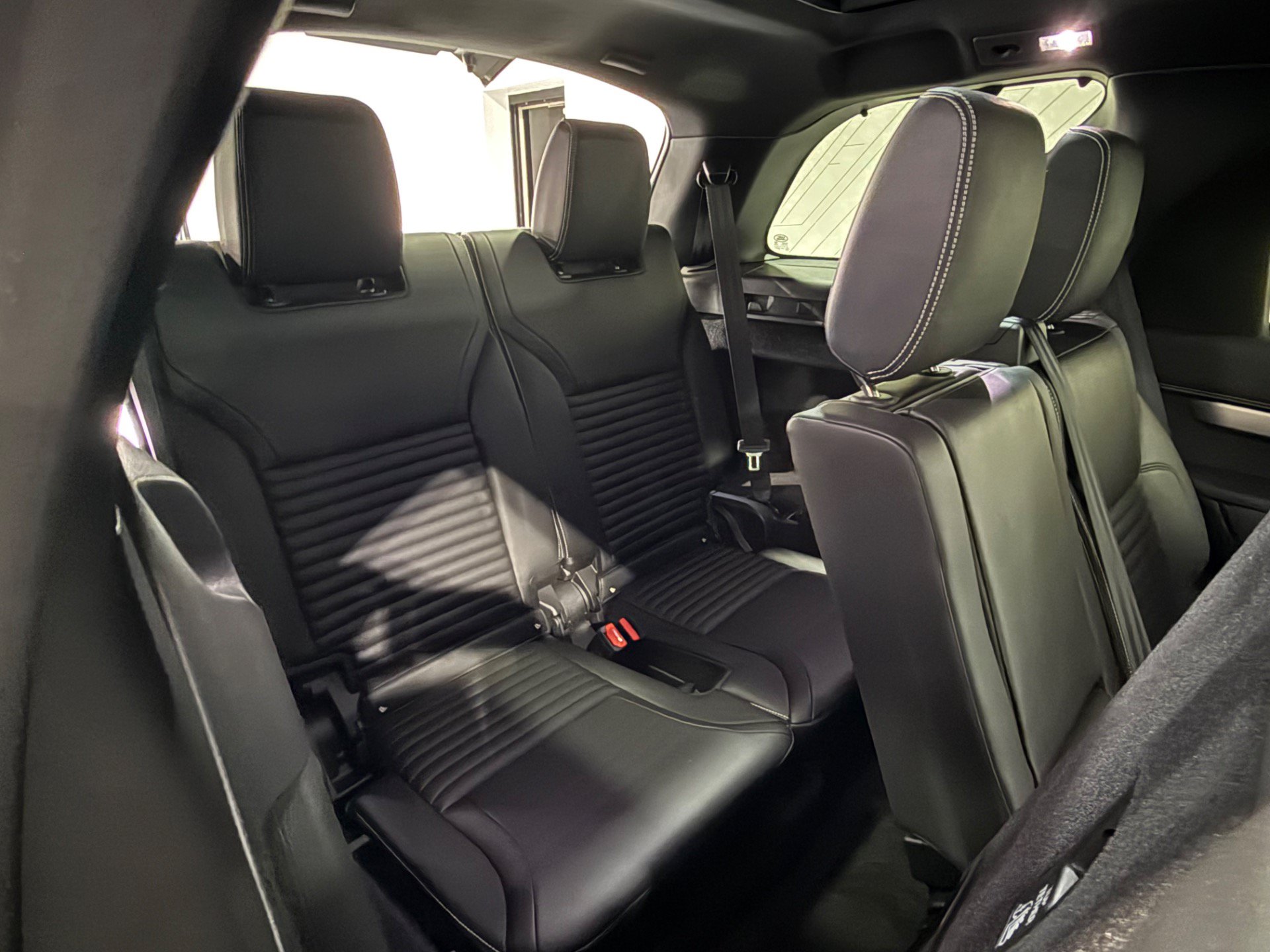 Used 2023 Land Rover Discovery S R-Dynamic AWD/4WD image 52