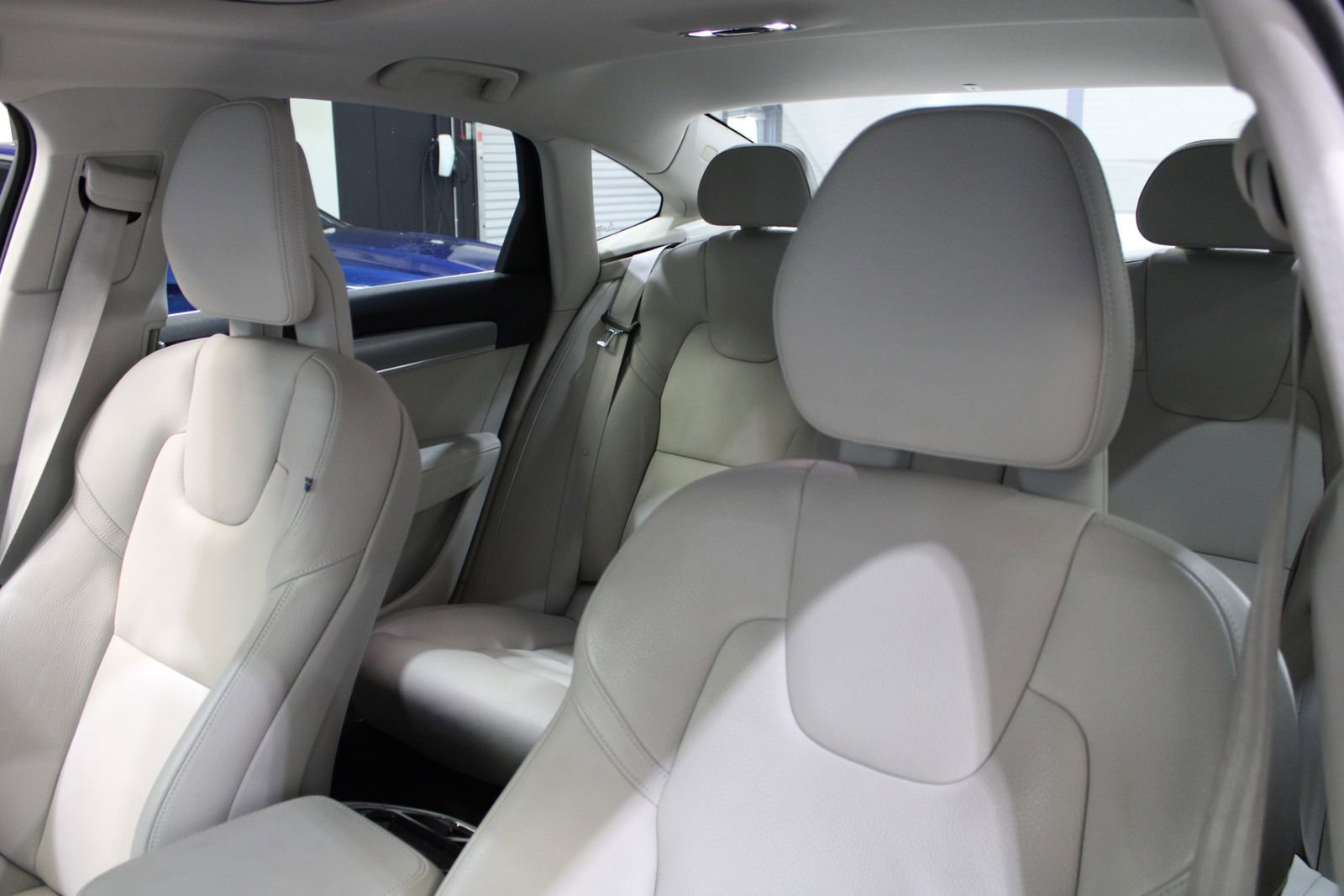 Used 2017 Volvo S90 T6 Momentum w/ Vision Package image 21