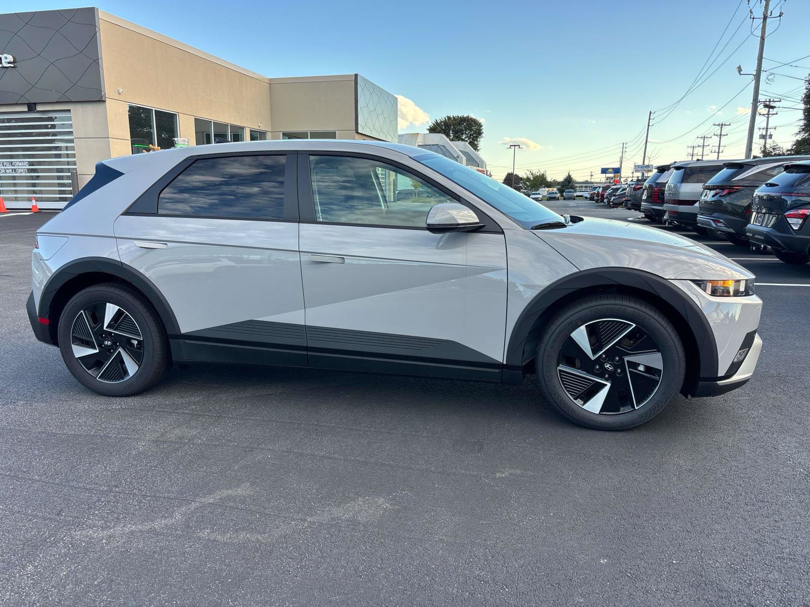 New 2027 Hyundai Ioniq 5 SE AWD/4WD image 3