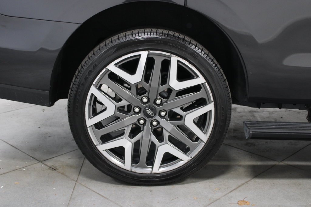 Used 2025 Ford Expedition Platinum w/ Platinum Ultimate Package AWD/4WD image 14