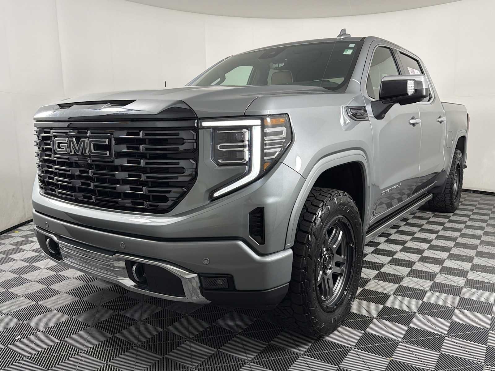 Used 2023 GMC Sierra 1500 Denali Ultimate AWD/4WD image 3