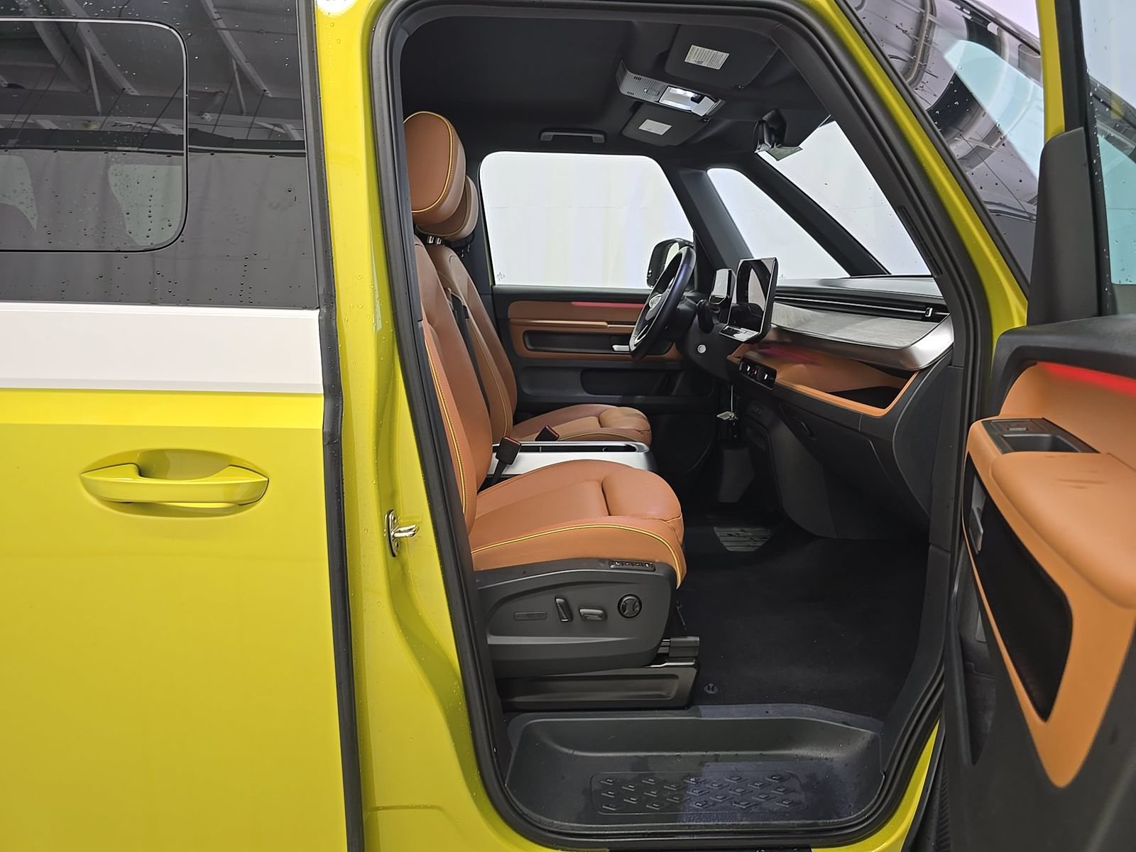 Used 2025 Volkswagen ID. Buzz Pro S Plus RWD image 13