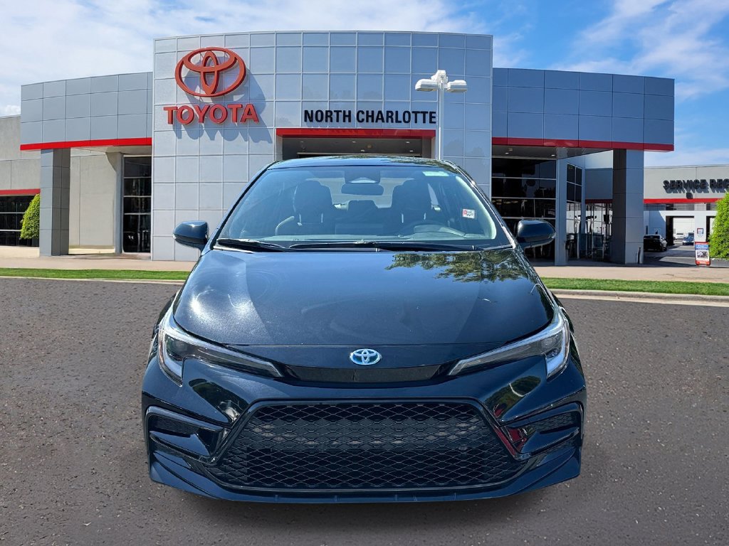 Used 2024 Toyota Corolla SE FWD image 3