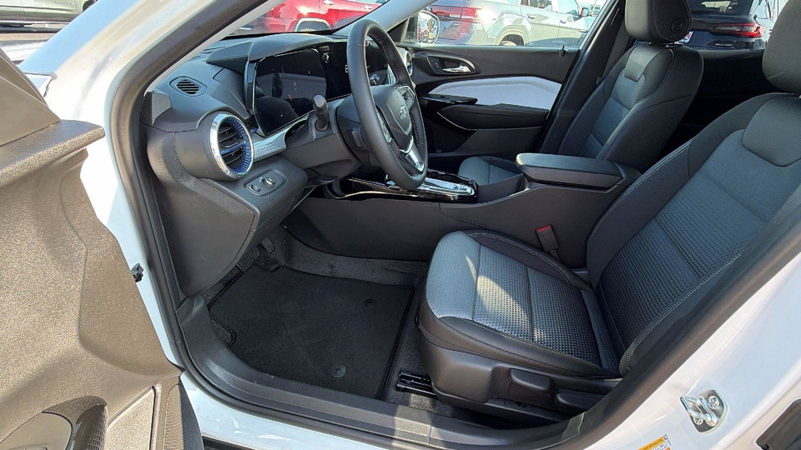 New 2026 Chevrolet Trax LT w/ Driver Confidence Package FWD image 16