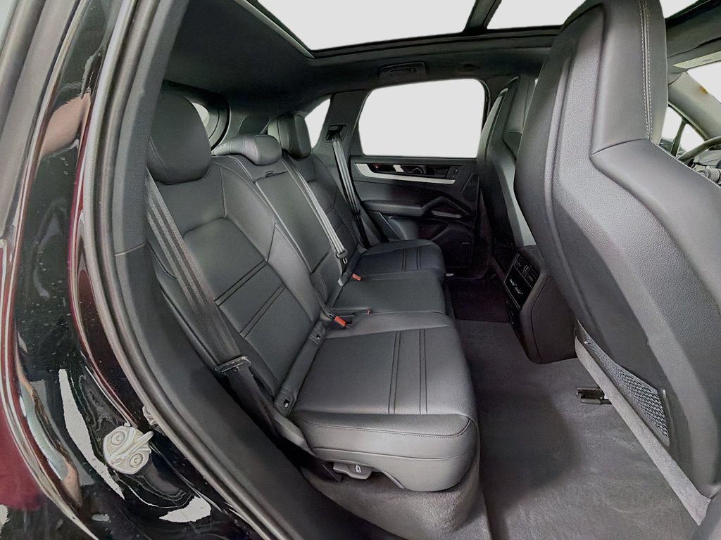 Certified 2025 Porsche Cayenne S AWD/4WD image 31