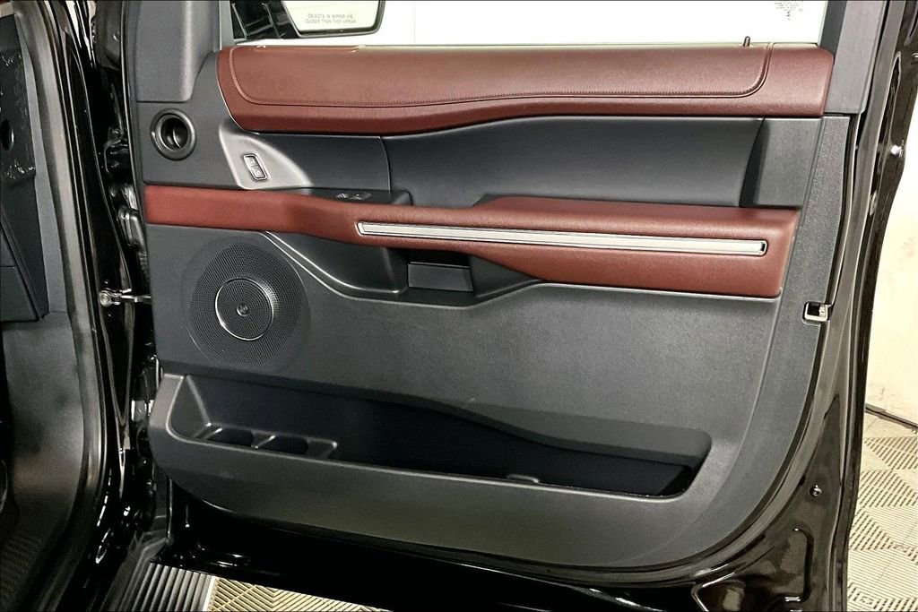 Used 2023 Ford Expedition Max Limited image 24
