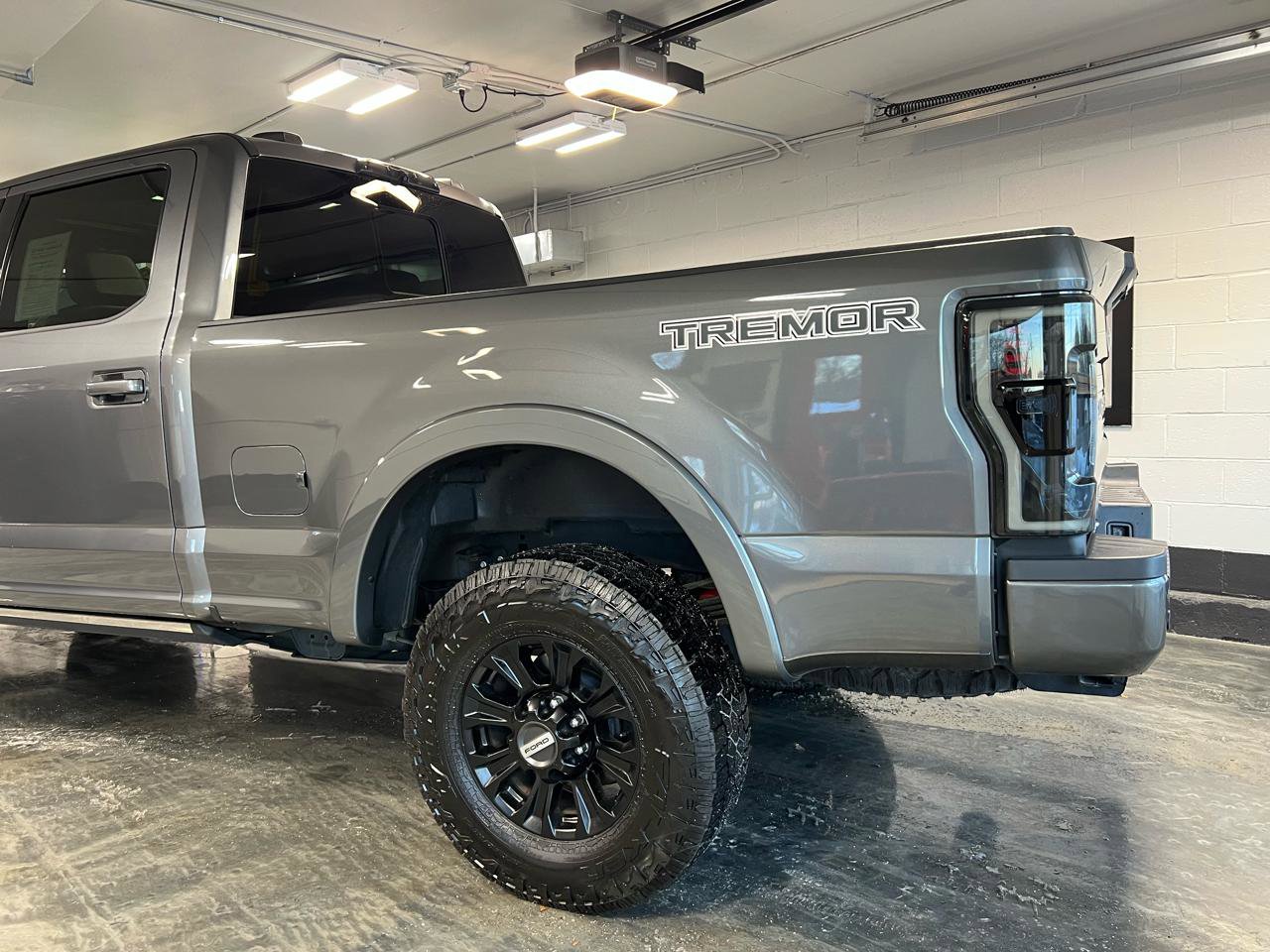 Used 2022 Ford F350 Lariat w/ Tremor Off-Road Package image 7