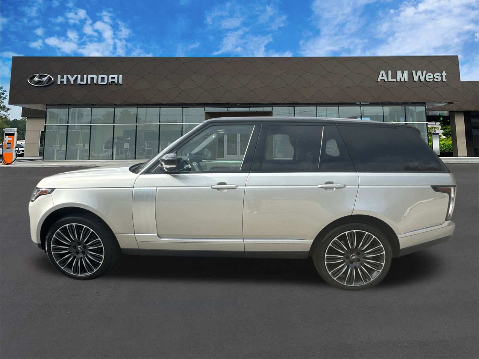 Used 2020 Land Rover Range Rover HSE image 8