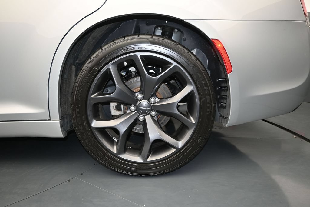 Used 2023 Chrysler 300 Touring w/ Safetytec Plus Group RWD image 14
