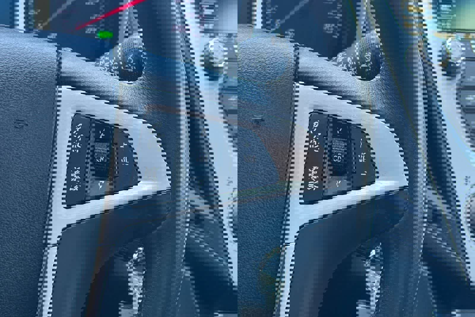 Used 2016 Chevrolet Equinox LTZ w/ Enhanced Convenience Package image 29