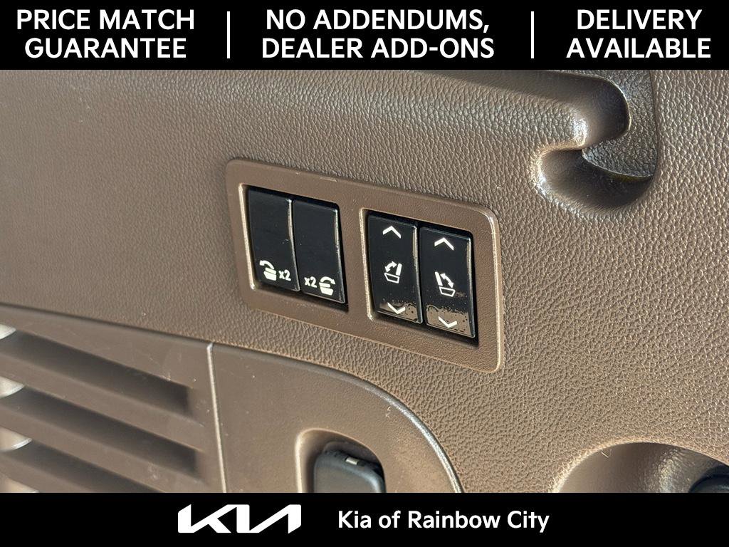 Used 2015 Chevrolet Suburban LTZ image 13