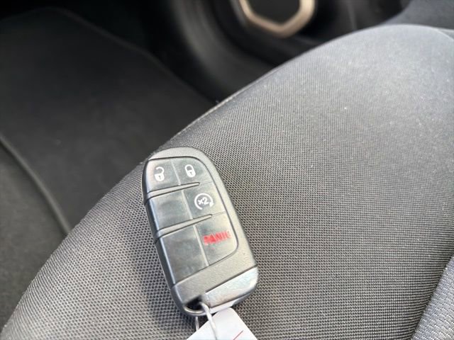 Used 2017 Jeep Renegade Latitude w/ Popular Equipment Group image 34