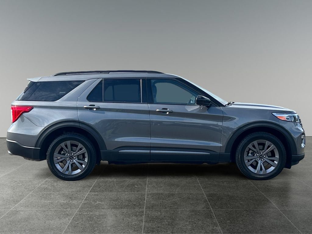 Used 2023 Ford Explorer XLT w/ Equipment Group 202A AWD/4WD image 10