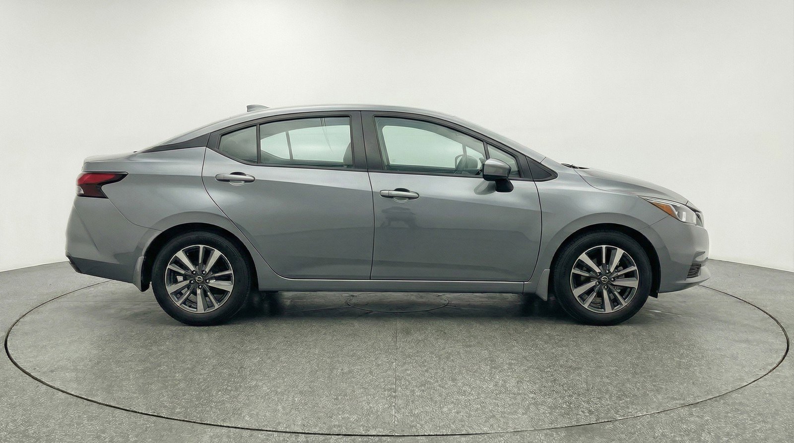 Used 2025 Nissan Versa SV image 11