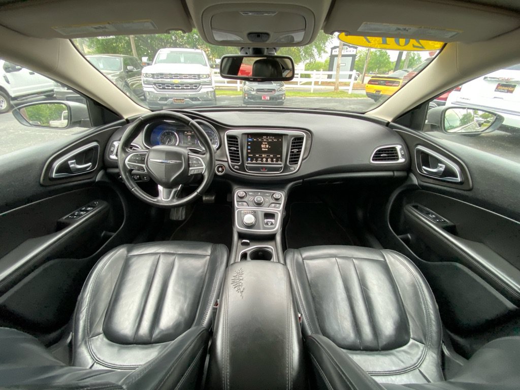 Used 2017 Chrysler 200 Limited Platinum FWD image 11