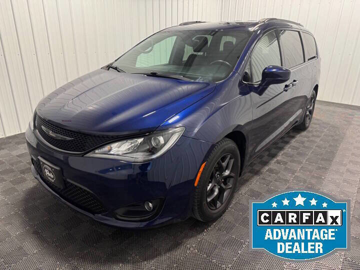 Used 2018 Chrysler Pacifica Touring-L w/ Premium Audio Group image 1