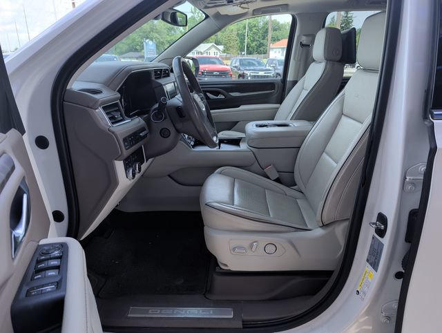 Used 2021 GMC Yukon XL Denali w/ LPO, Illumination Package AWD/4WD image 12