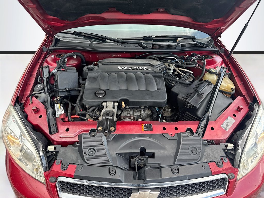Used 2013 Chevrolet Impala LTZ FWD image 28