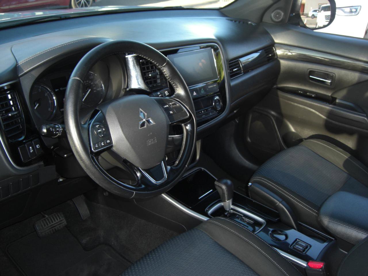 Used 2018 Mitsubishi Outlander LE FWD image 10