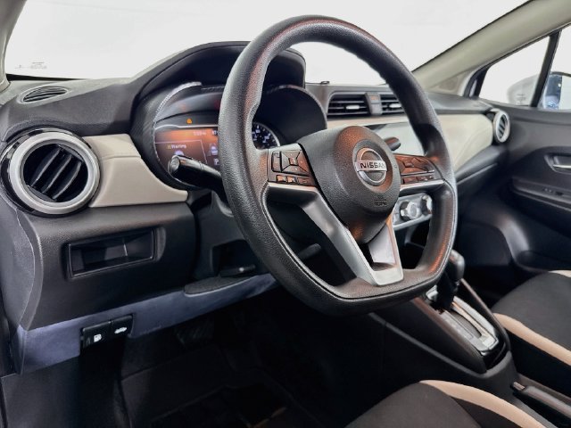 Used 2022 Nissan Versa SV FWD image 15