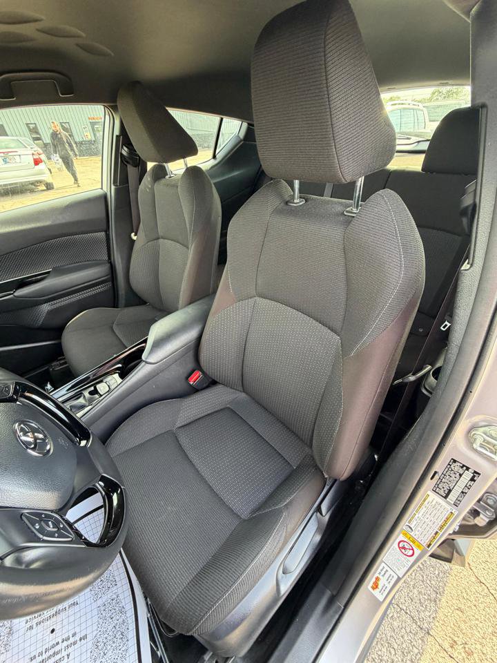 Used 2019 Toyota C-HR XLE FWD image 14