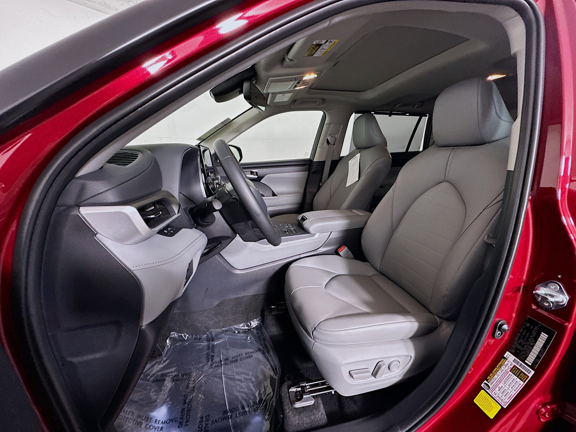 Used 2026 Toyota Highlander XLE image 12