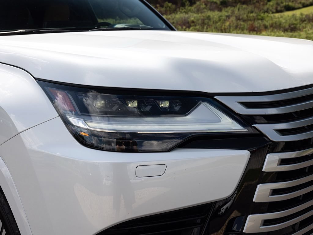 Used 2025 Lexus LX 600 4WD w/ Accessory Package (2T) image 14