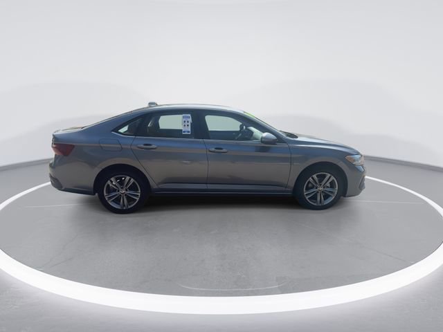 Used 2024 Volkswagen Jetta SE FWD image 9