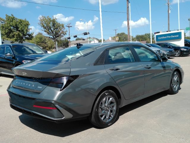 Used 2026 Hyundai Elantra Hybrid FWD image 6