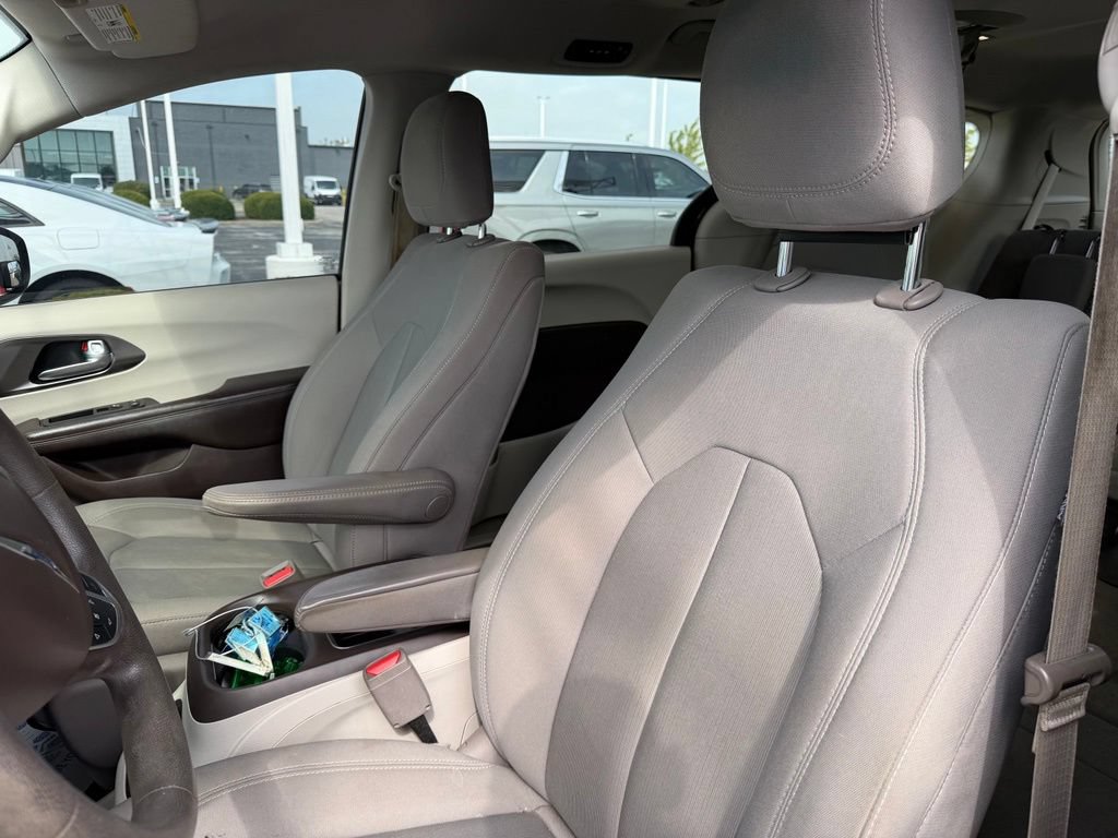 Used 2017 Chrysler Pacifica Touring FWD image 13