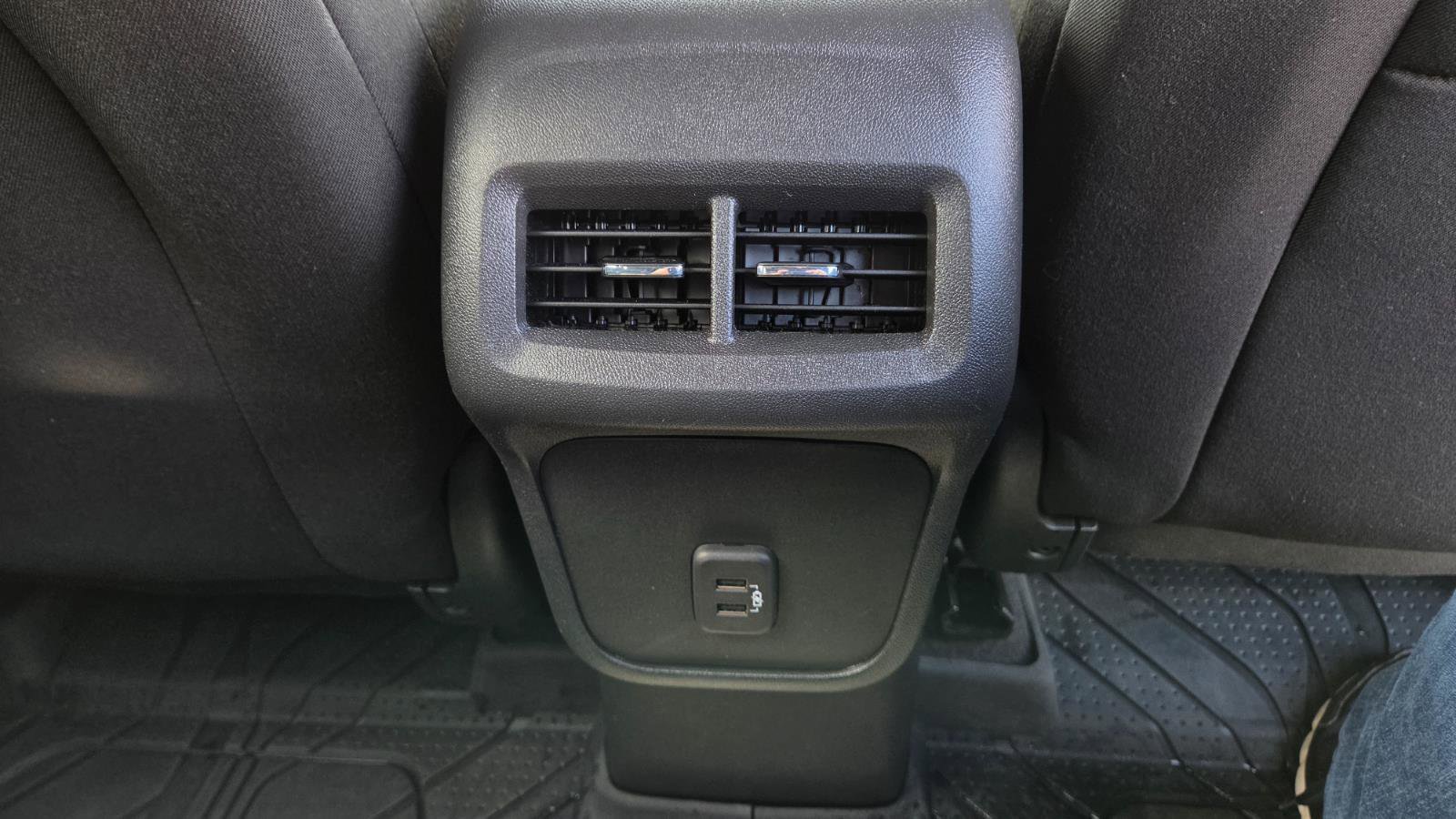 Used 2023 Chevrolet Equinox LT image 44