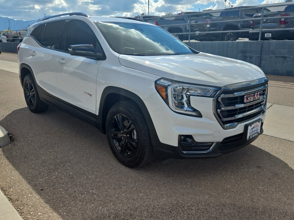 Used 2024 GMC Terrain AT4 AWD/4WD image 3