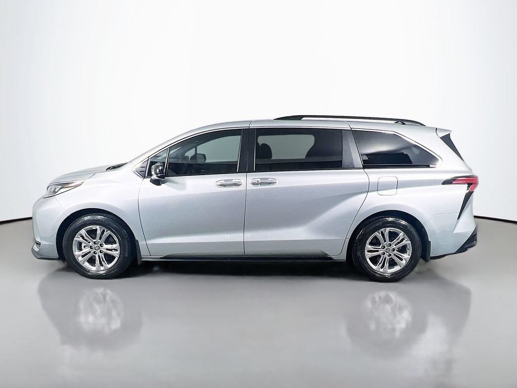 Used 2023 Toyota Sienna XSE w/ XSE Plus Package AWD/4WD image 4