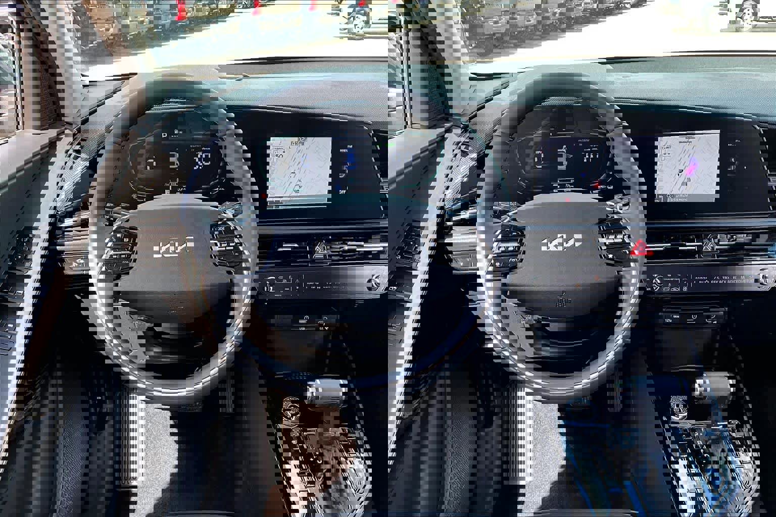 Used 2023 Kia Niro EX image 6