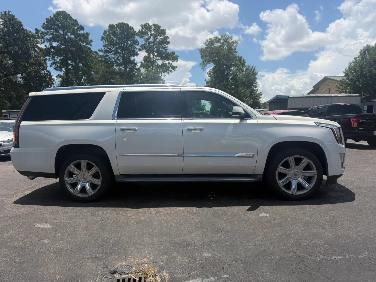 Used 2015 Cadillac Escalade ESV Luxury RWD image 5