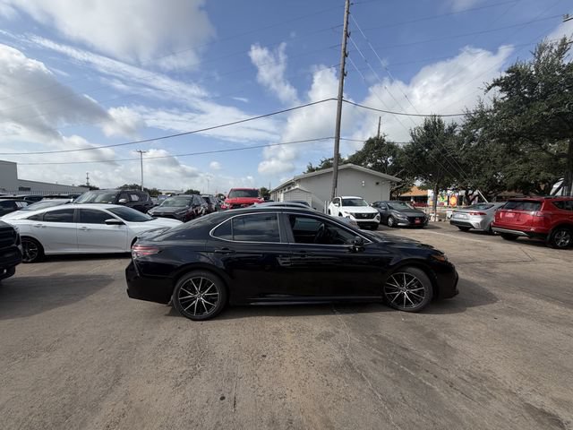 Used 2022 Toyota Camry SE FWD image 4