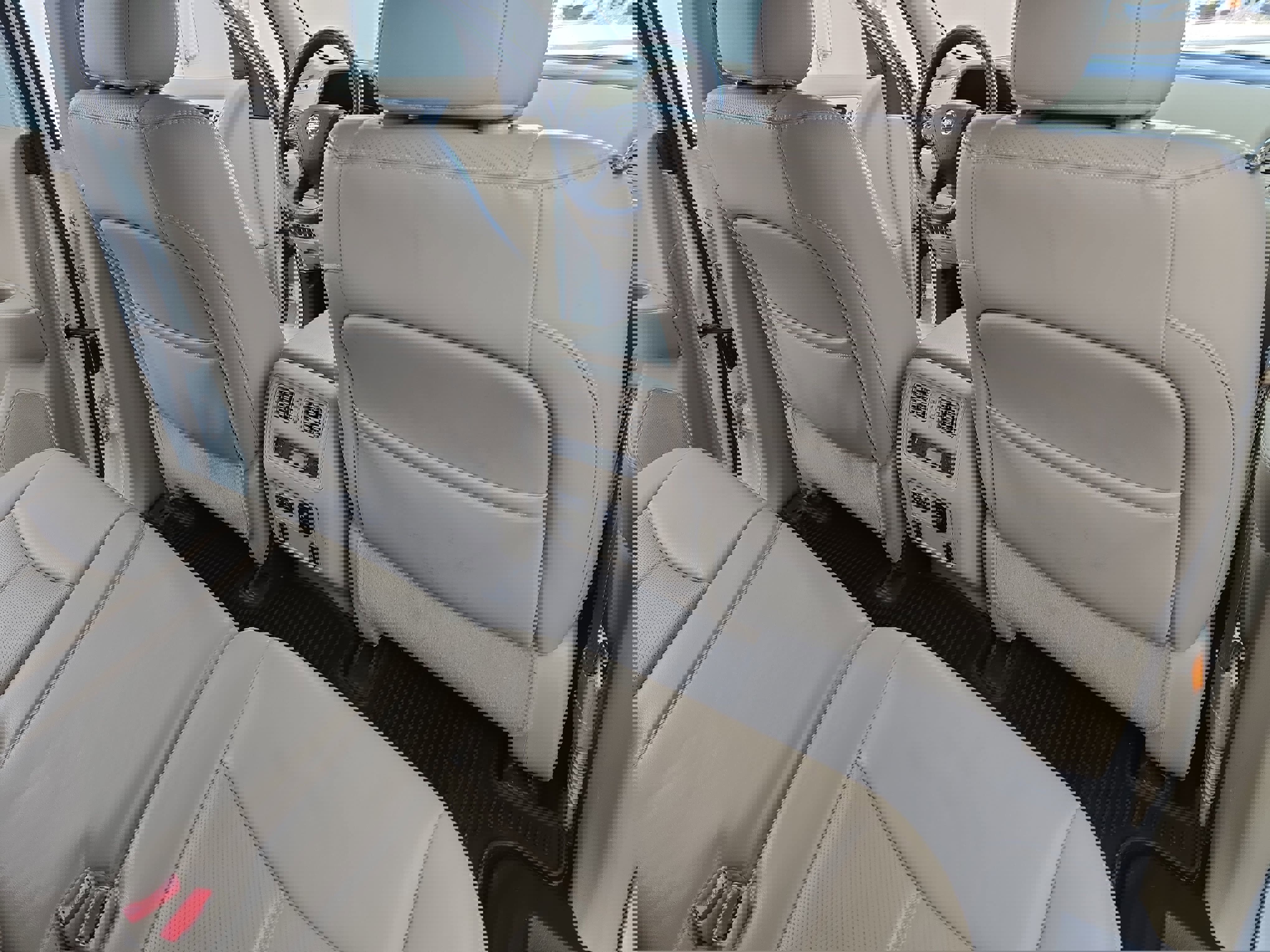 Used 2020 Nissan Pathfinder Platinum image 11