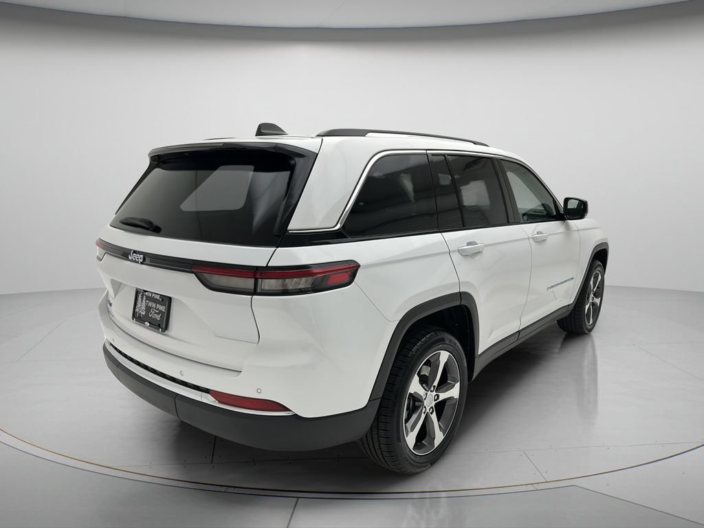 Used 2023 Jeep Grand Cherokee 4WD 4xe image 3