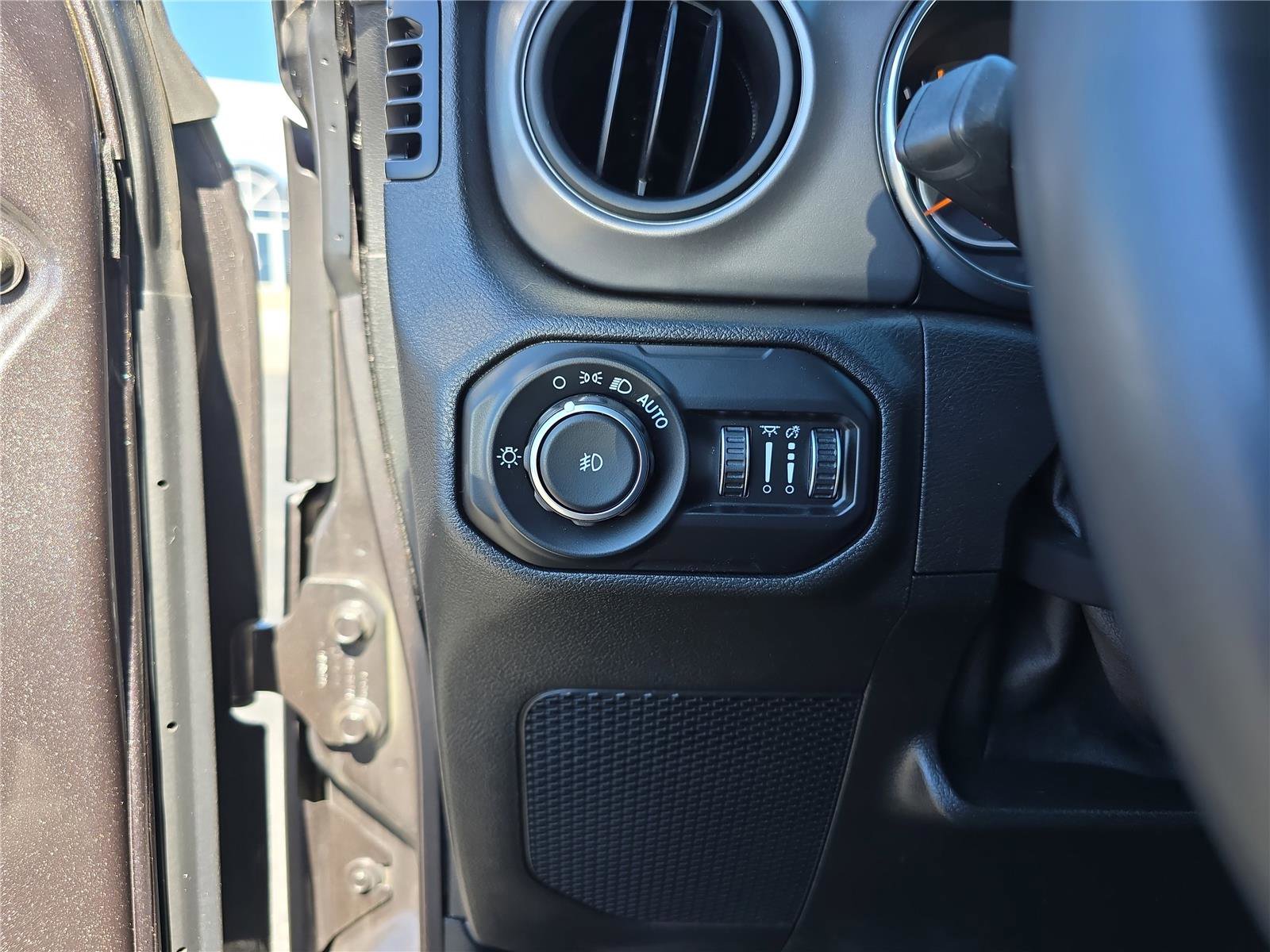 Used 2021 Jeep Wrangler Unlimited Sport image 35